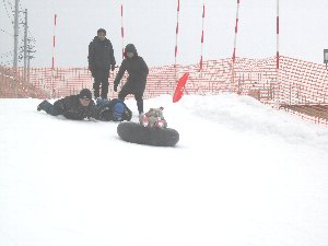 忠和公園雪山すべり台